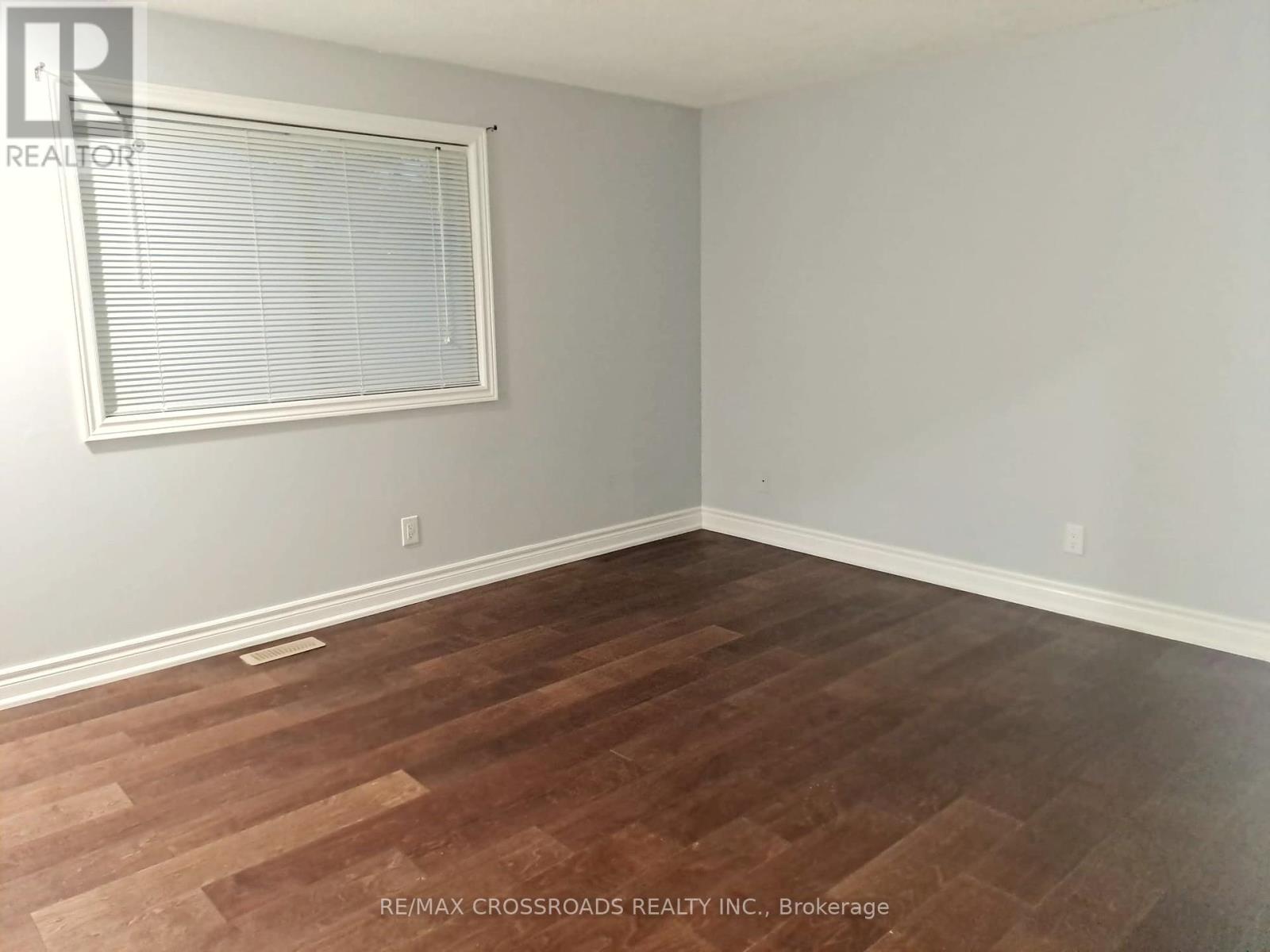Upper - 185 Appalachian Crescent, Kitchener, Ontario  N2E 1A3 - Photo 6 - X12452238