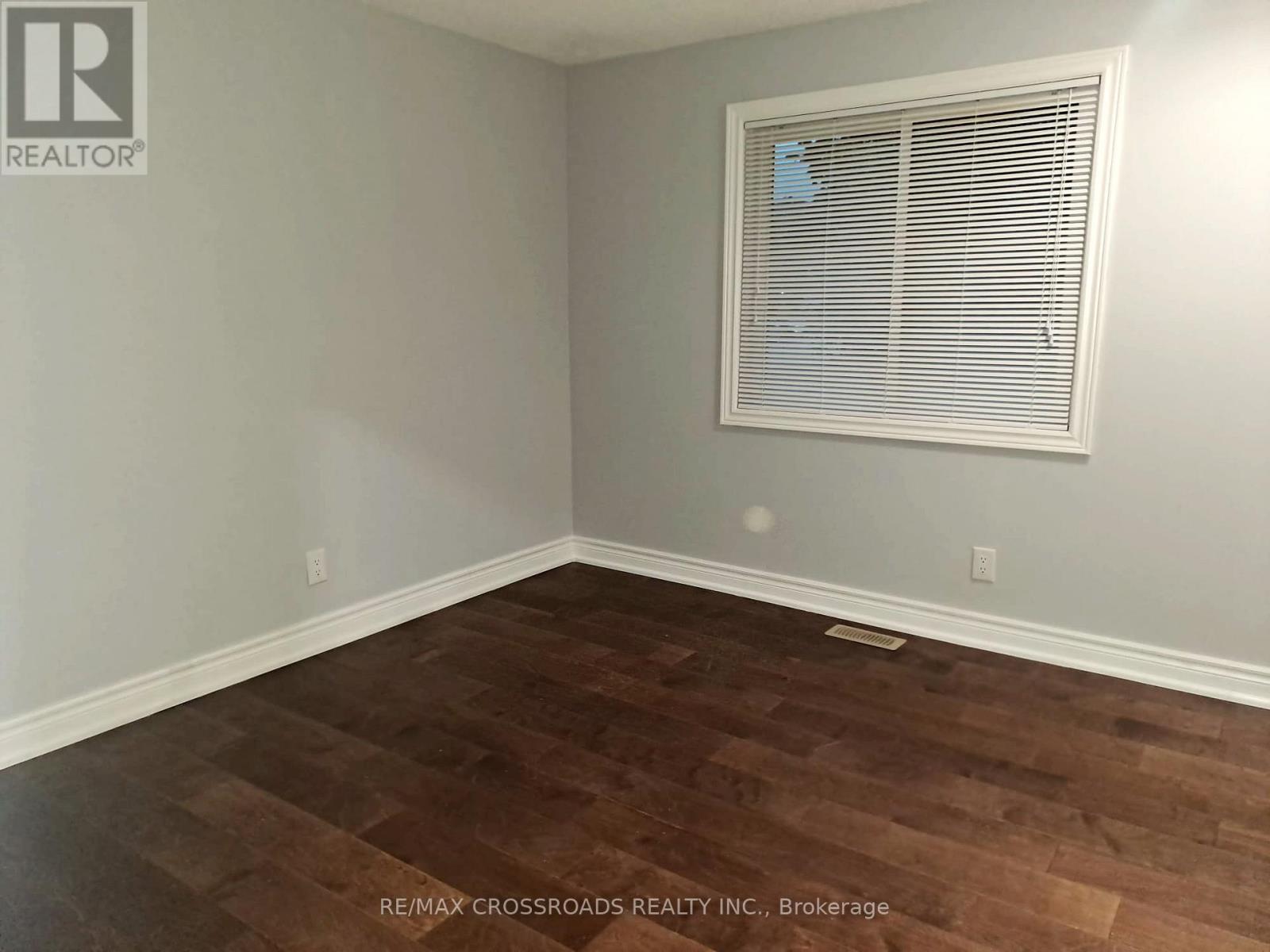 Upper - 185 Appalachian Crescent, Kitchener, Ontario  N2E 1A3 - Photo 7 - X12452238