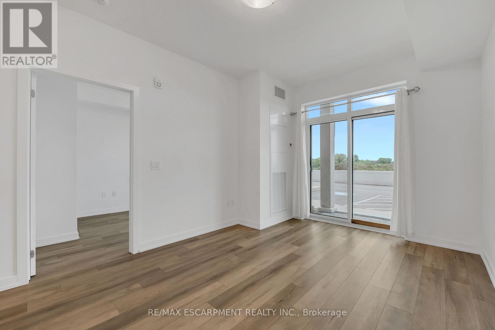 101 - 5055 Greenlane Road, Lincoln, Ontario  L0R 1B3 - Photo 10 - X12452297