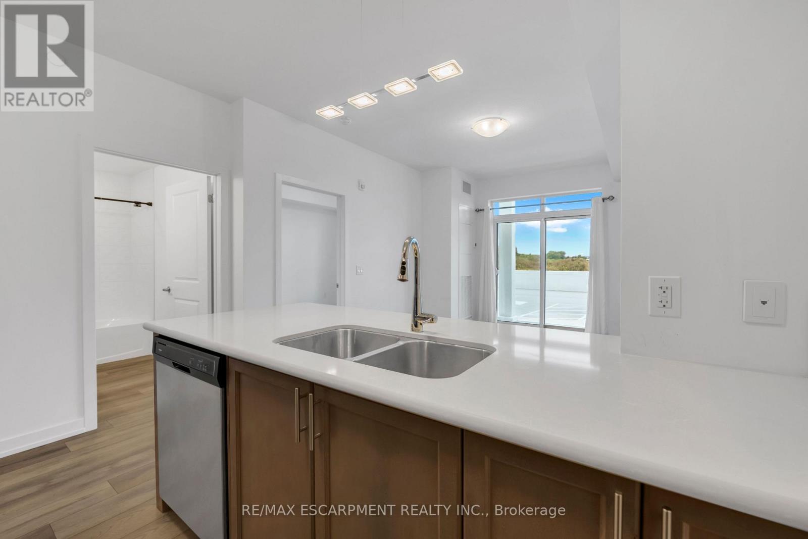 101 - 5055 Greenlane Road, Lincoln, Ontario  L0R 1B3 - Photo 5 - X12452297