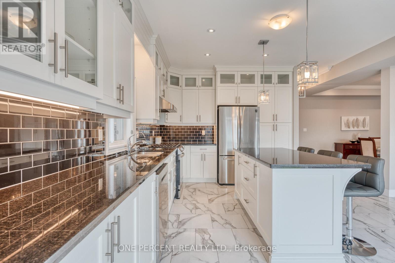 16 Eringate Court, Hamilton, Ontario  L8J 0L7 - Photo 17 - X12452332