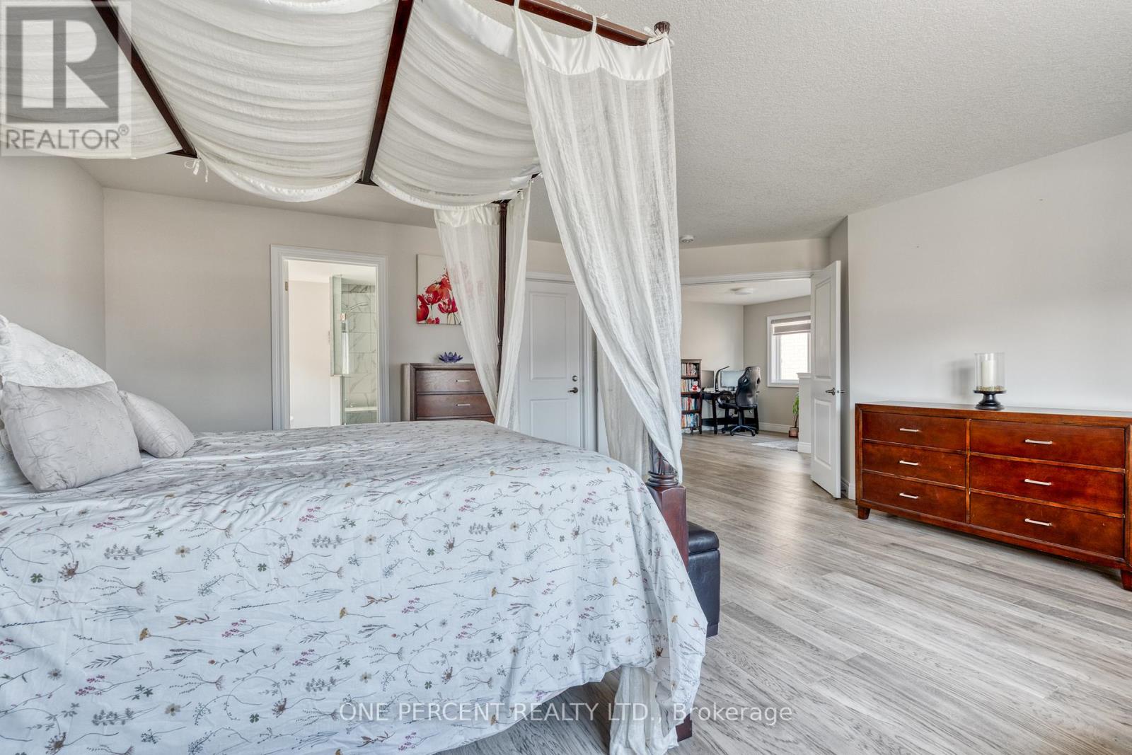 16 Eringate Court, Hamilton, Ontario  L8J 0L7 - Photo 25 - X12452332