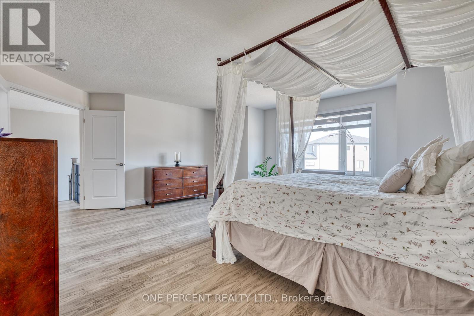 16 Eringate Court, Hamilton, Ontario  L8J 0L7 - Photo 26 - X12452332