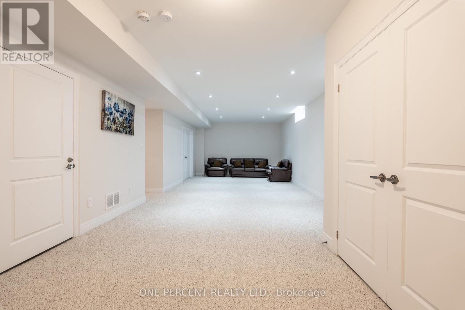 16 Eringate Court, Hamilton, Ontario  L8J 0L7 - Photo 36 - X12452332