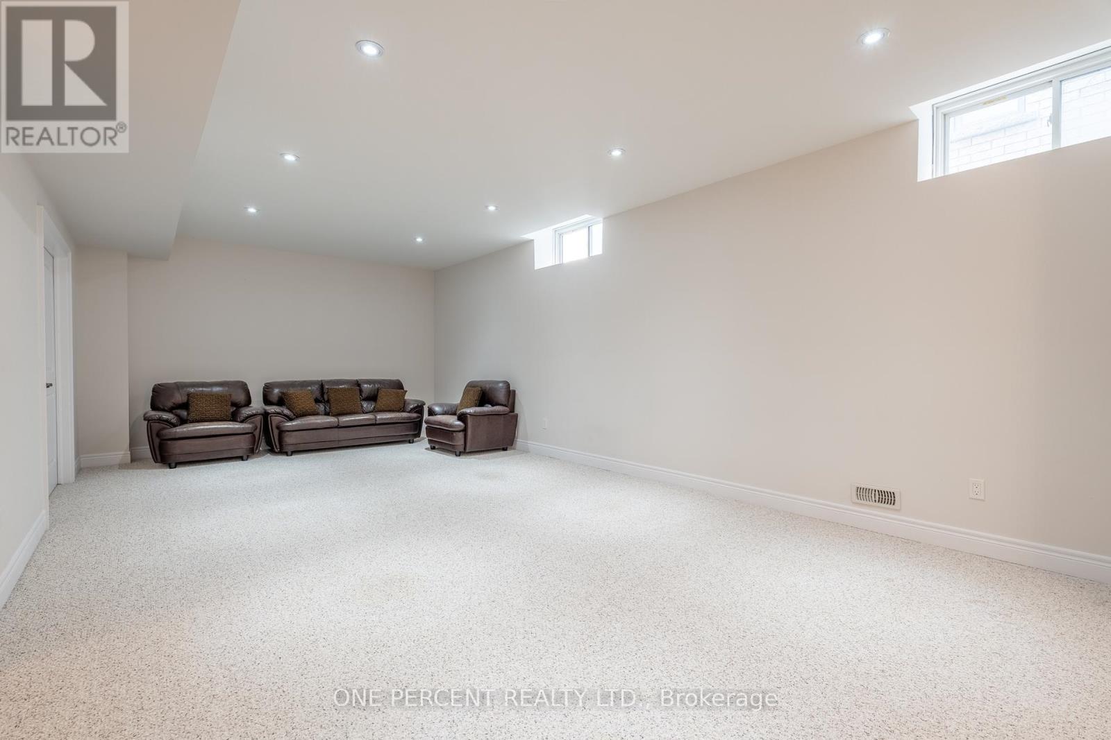 16 Eringate Court, Hamilton, Ontario  L8J 0L7 - Photo 37 - X12452332