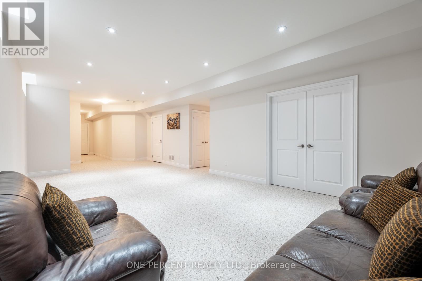 16 Eringate Court, Hamilton, Ontario  L8J 0L7 - Photo 38 - X12452332