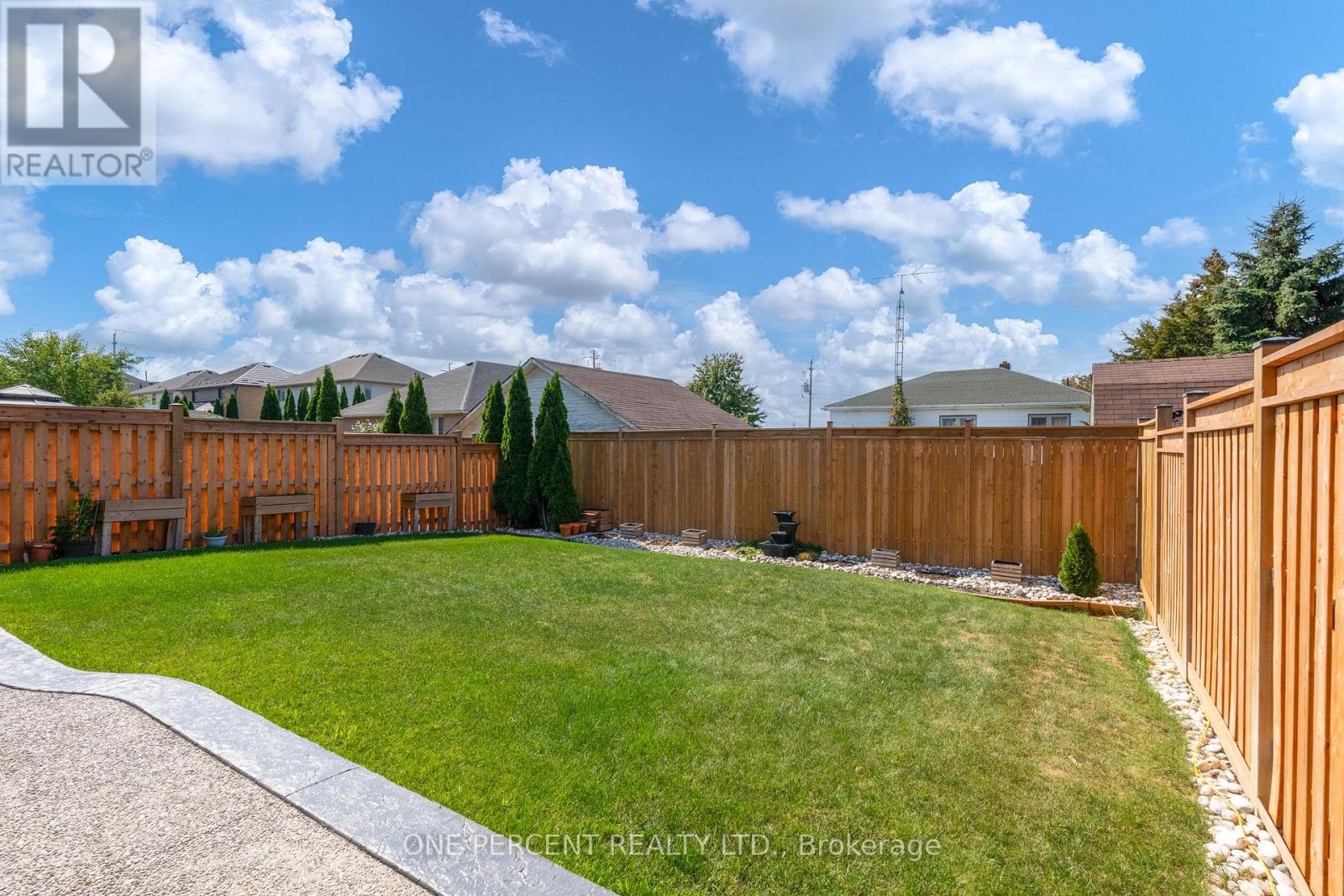 16 Eringate Court, Hamilton, Ontario  L8J 0L7 - Photo 42 - X12452332