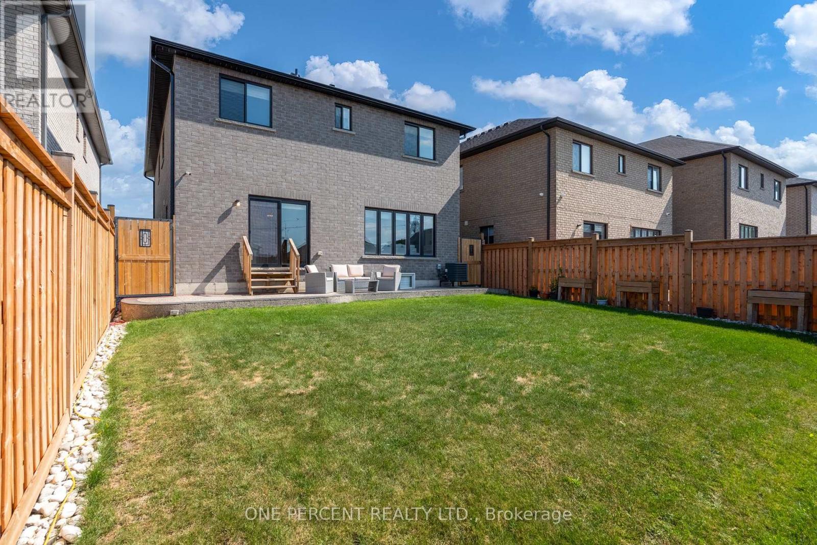 16 Eringate Court, Hamilton, Ontario  L8J 0L7 - Photo 43 - X12452332