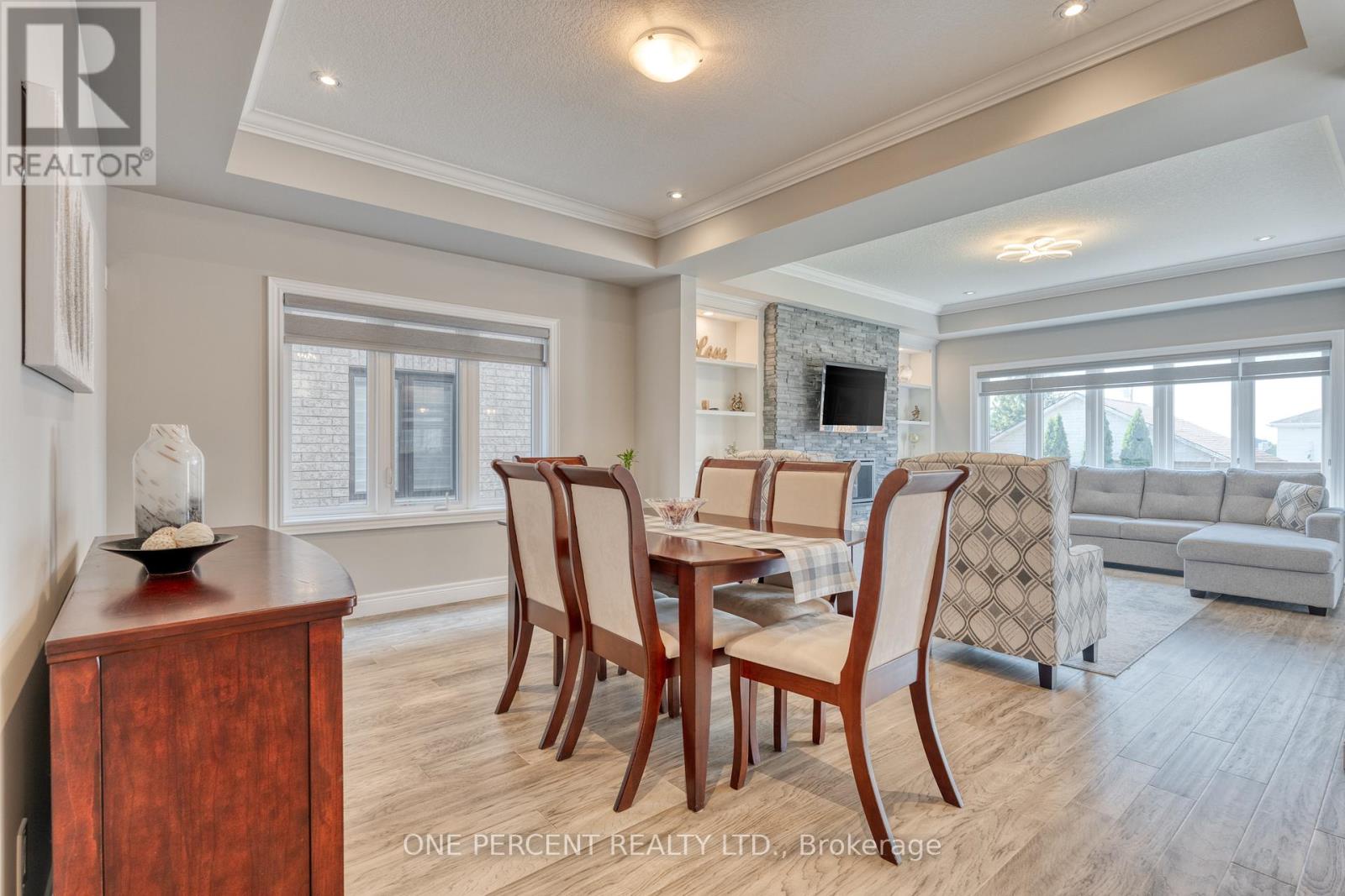 16 Eringate Court, Hamilton, Ontario  L8J 0L7 - Photo 7 - X12452332