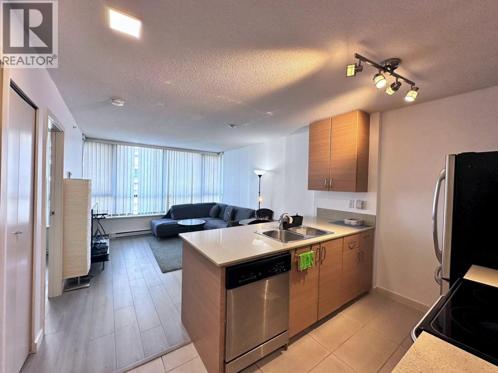 2404 977 Mainland Street, Vancouver, British Columbia  V6B 1T2 - Photo 1 - R3056693