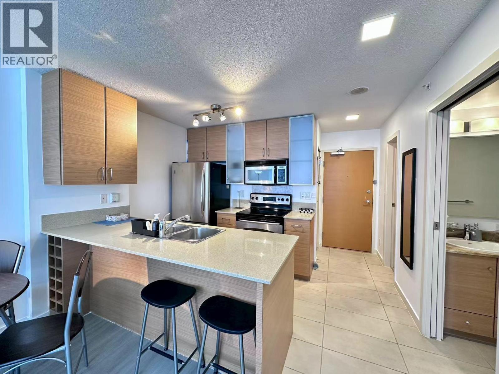 2404 977 Mainland Street, Vancouver, British Columbia  V6B 1T2 - Photo 2 - R3056693