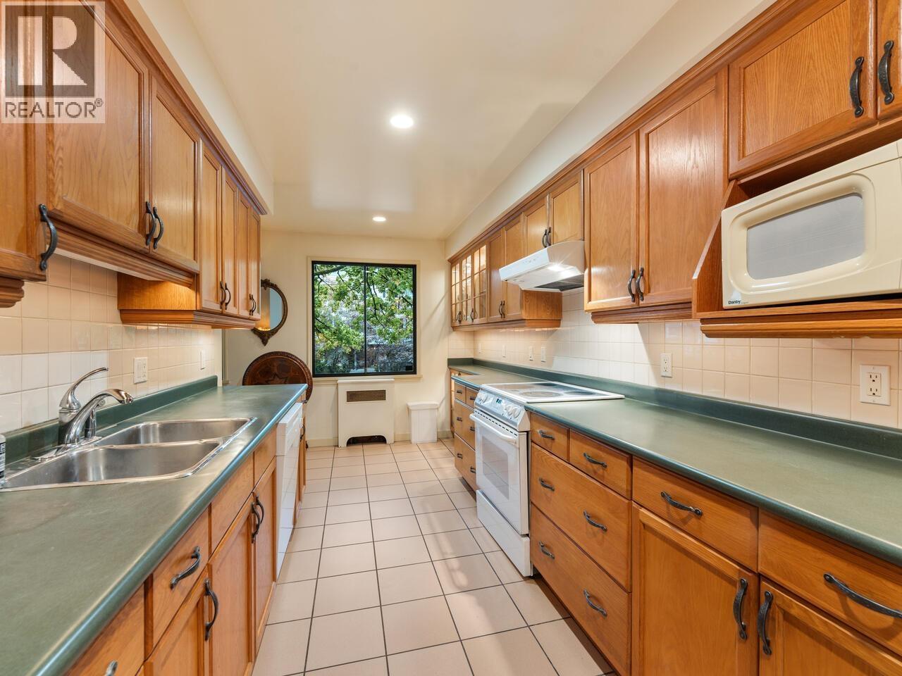 201 1695 W 10th Avenue, Vancouver, British Columbia  V6J 2A2 - Photo 3 - R3056733