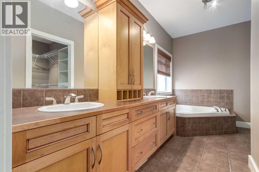 230 Discovery Ridge Boulevard Sw, Calgary, Alberta  T3H 4Y4 - Photo 10 - A2260822