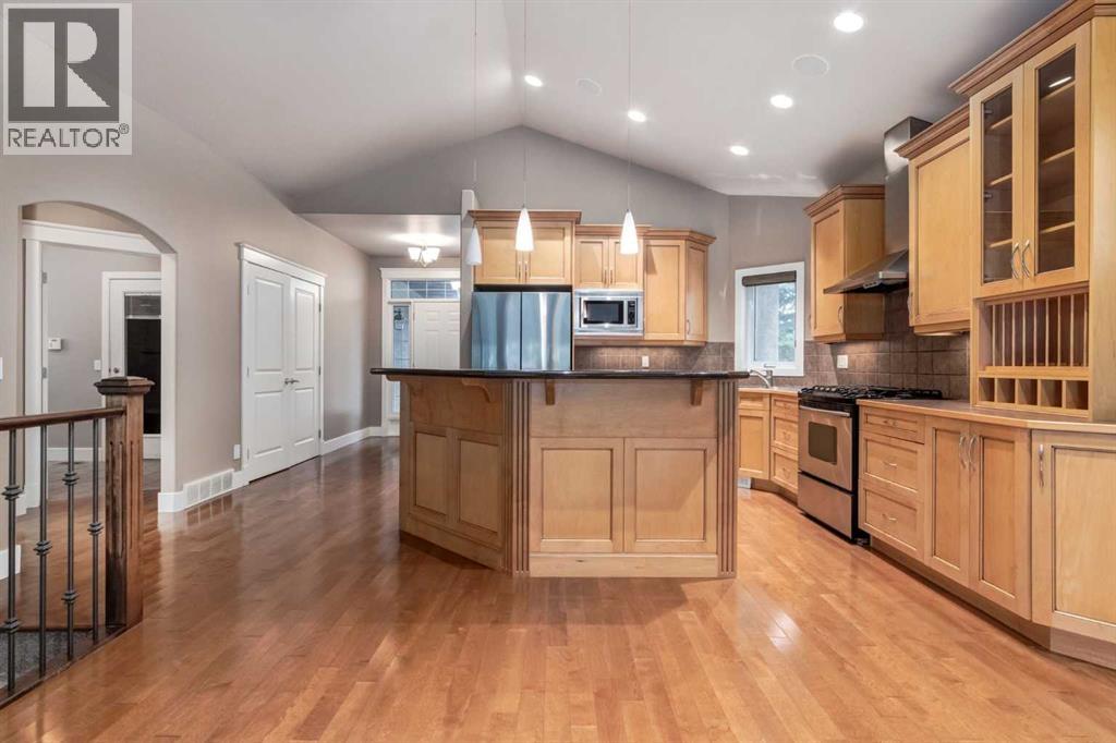 230 Discovery Ridge Boulevard Sw, Calgary, Alberta  T3H 4Y4 - Photo 3 - A2260822