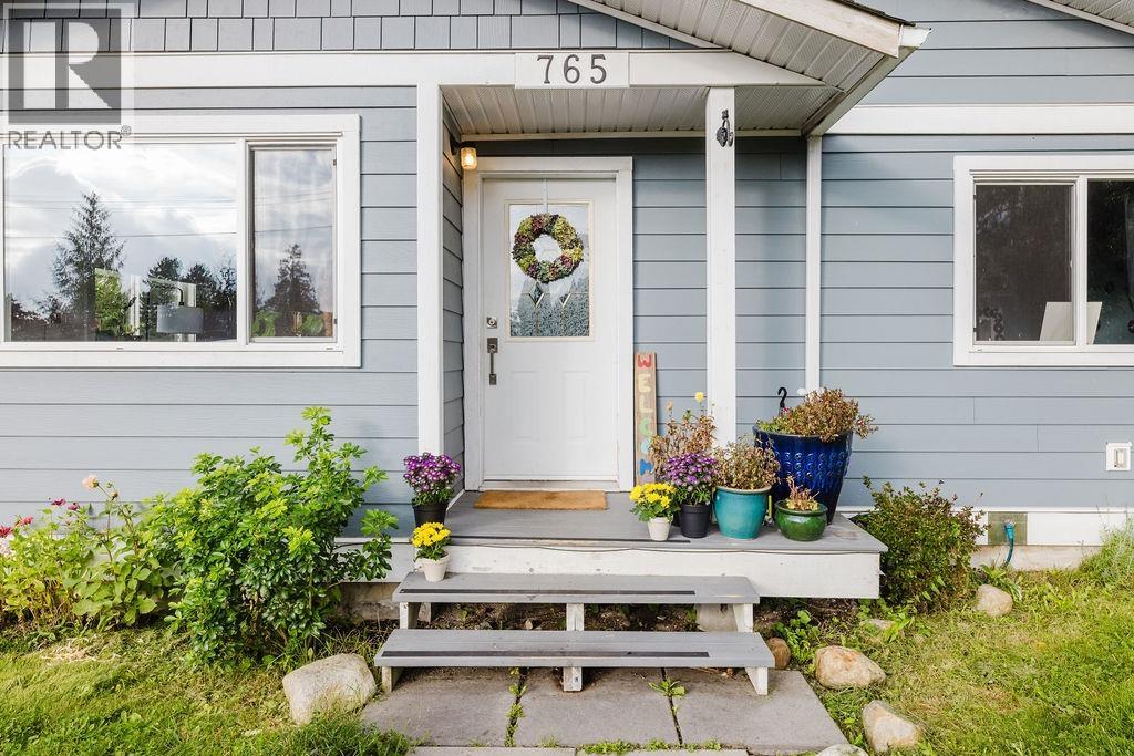 765 CASCADE CRESCENT, Gibsons, British Columbia
