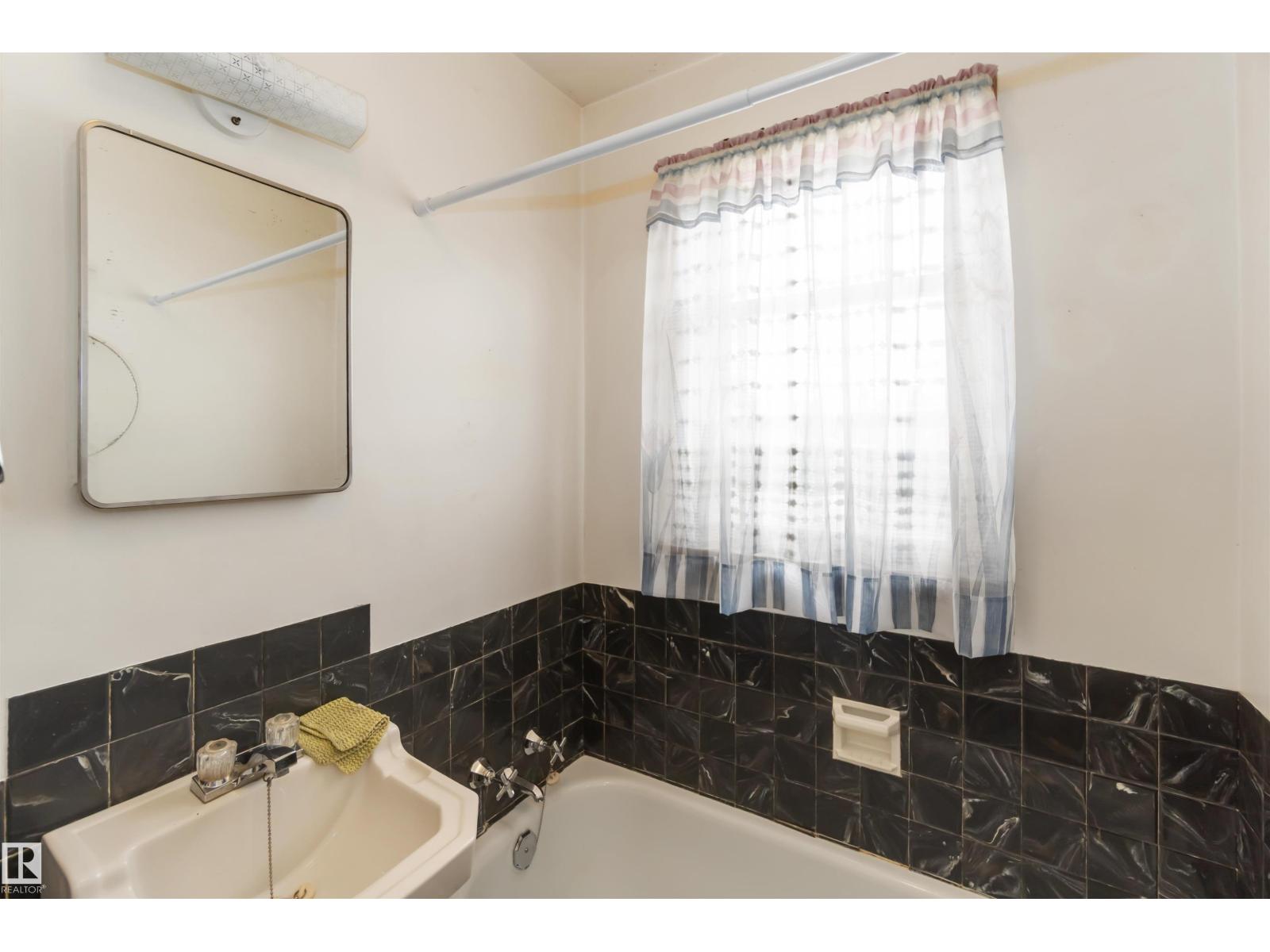 13908 115 Av Nw, Edmonton, Alberta  T5M 3B4 - Photo 24 - E4461346