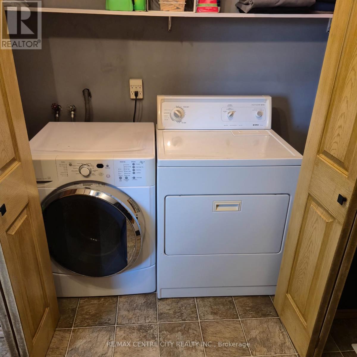 212 Queen Street, West Elgin, Ontario  N0L 2C0 - Photo 25 - X12449738