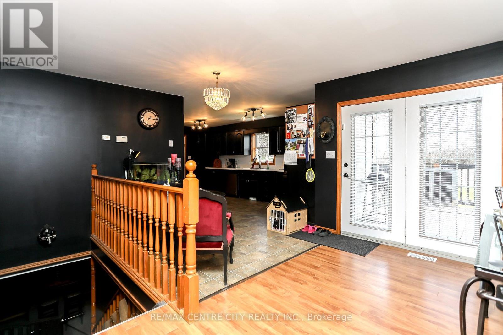 212 Queen Street, West Elgin, Ontario  N0L 2C0 - Photo 17 - X12449738