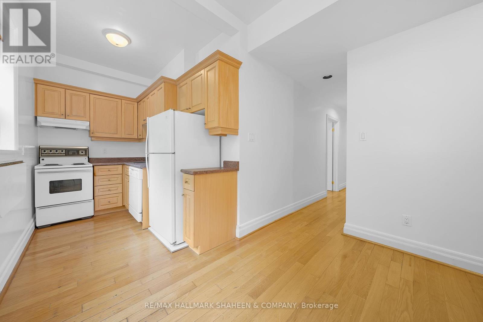 1 - 12 Foxbar Road, Toronto, Ontario  M4V 2G6 - Photo 10 - C12452378