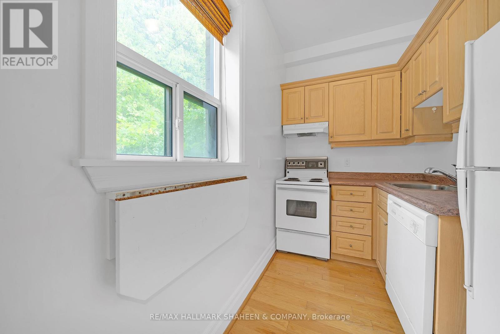 1 - 12 Foxbar Road, Toronto, Ontario  M4V 2G6 - Photo 11 - C12452378
