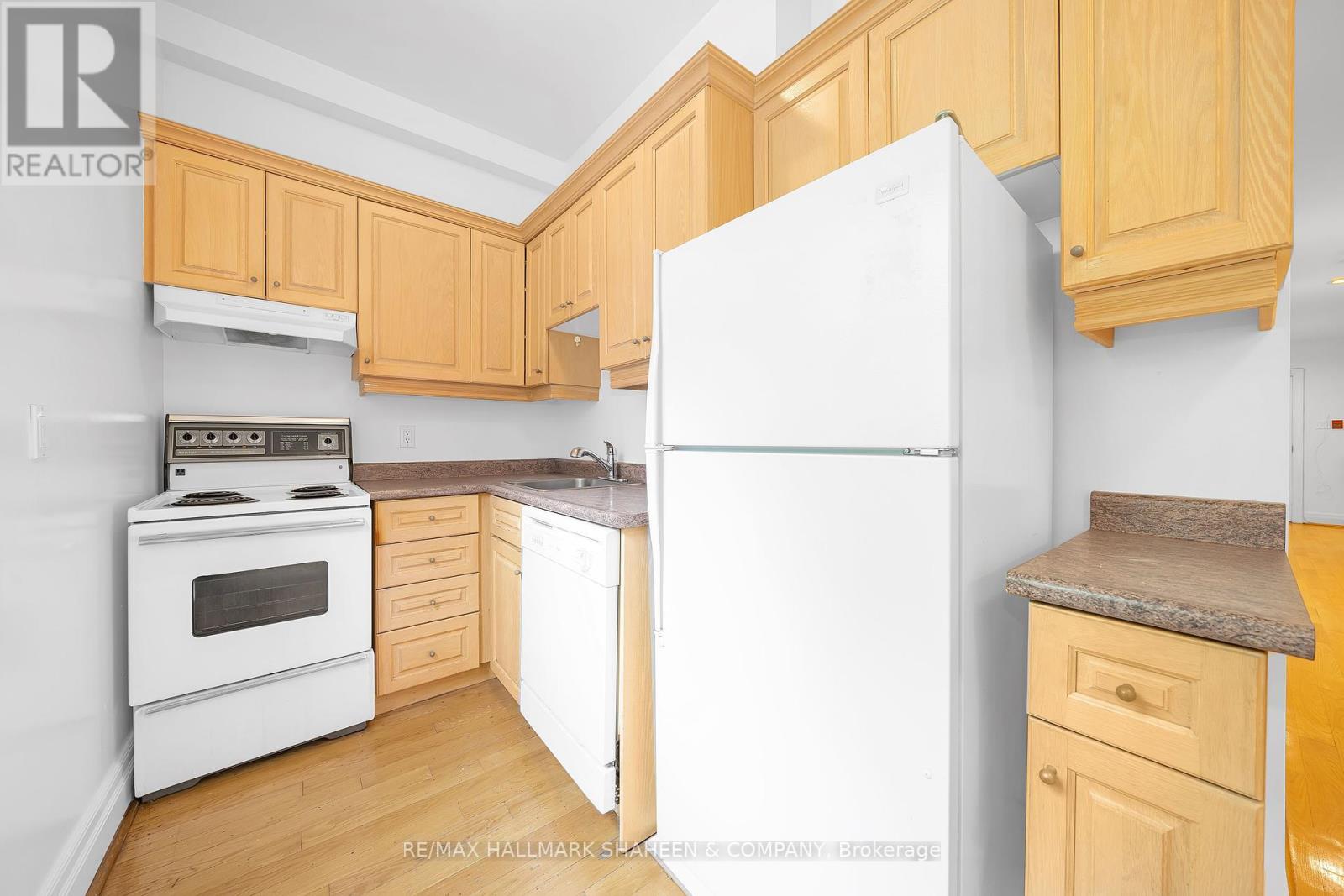1 - 12 Foxbar Road, Toronto, Ontario  M4V 2G6 - Photo 12 - C12452378