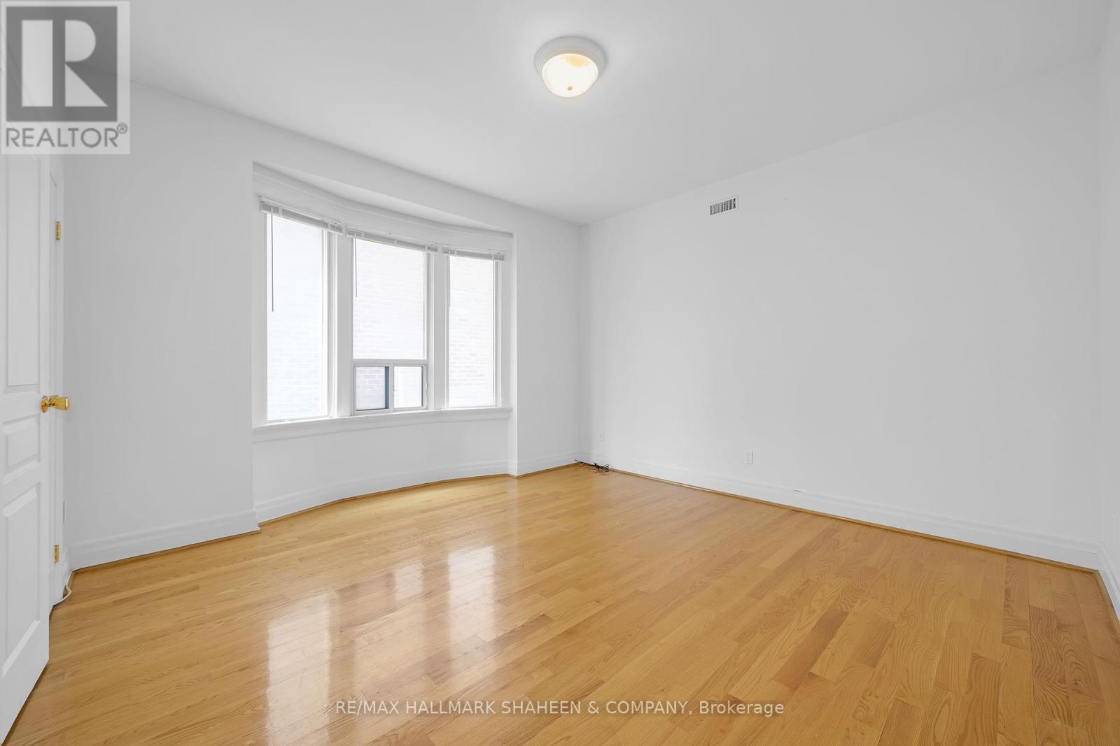 1 - 12 Foxbar Road, Toronto, Ontario  M4V 2G6 - Photo 6 - C12452378