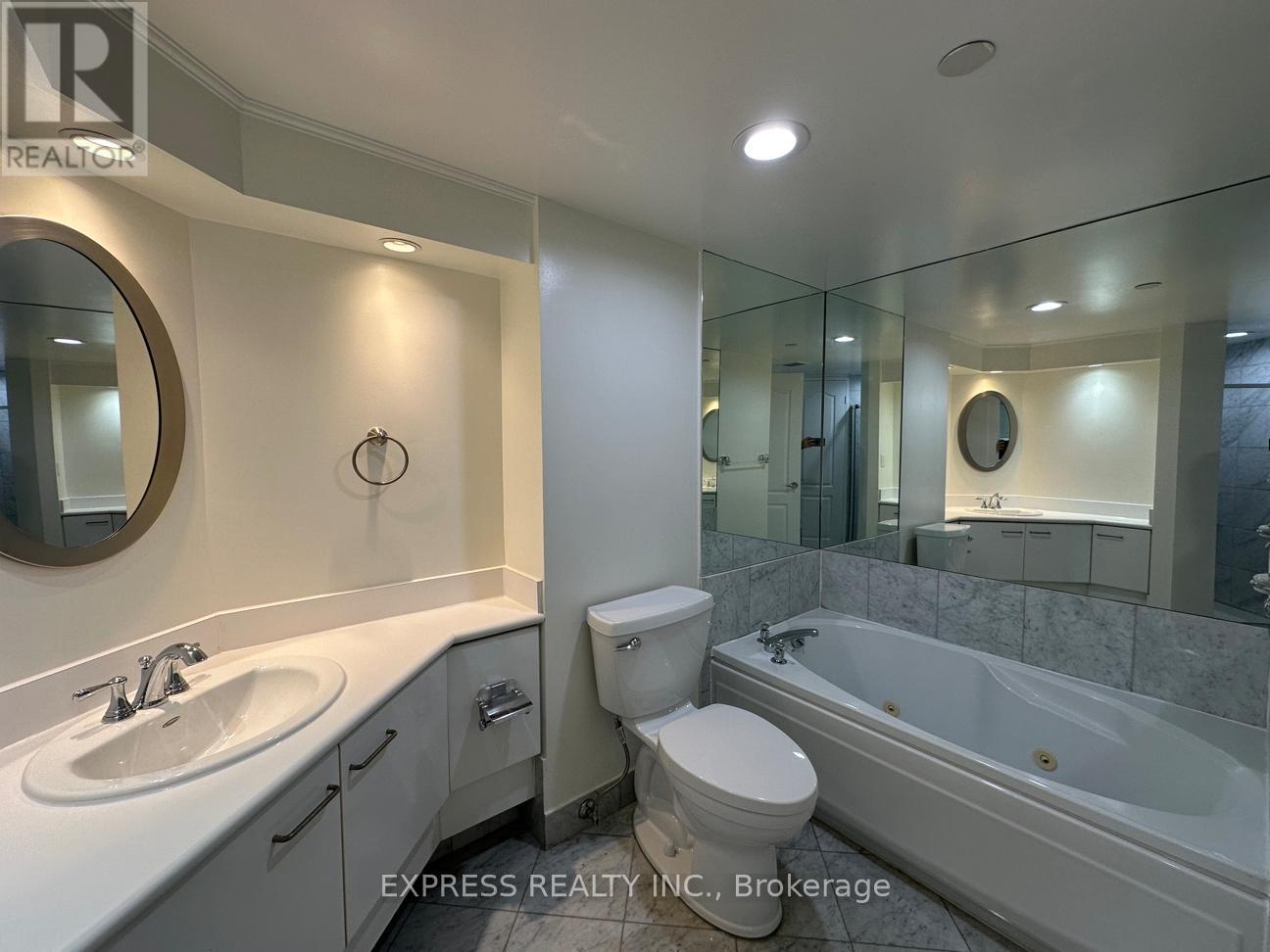 1212 - 38 Elm Street, Toronto, Ontario  M5G 2K5 - Photo 10 - C12452381