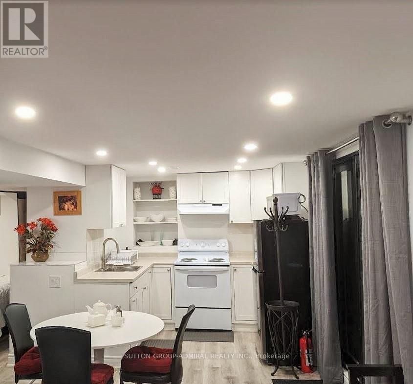 498 Hidden Trail, Toronto, Ontario  M2R 3R8 - Photo 13 - C12452398