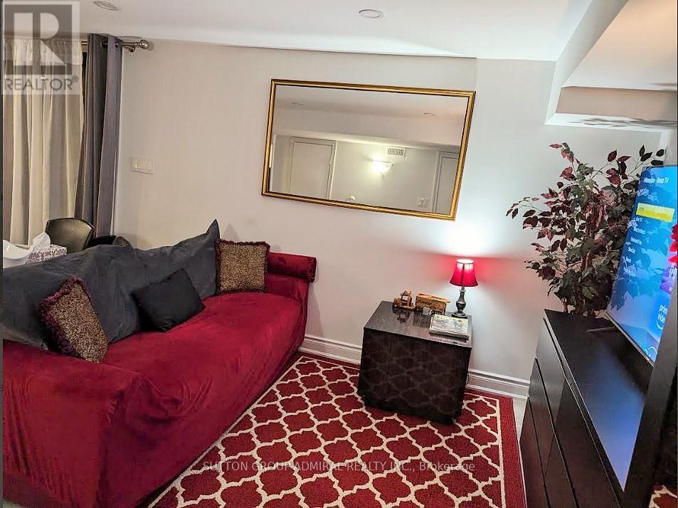 498 Hidden Trail, Toronto, Ontario  M2R 3R8 - Photo 5 - C12452398