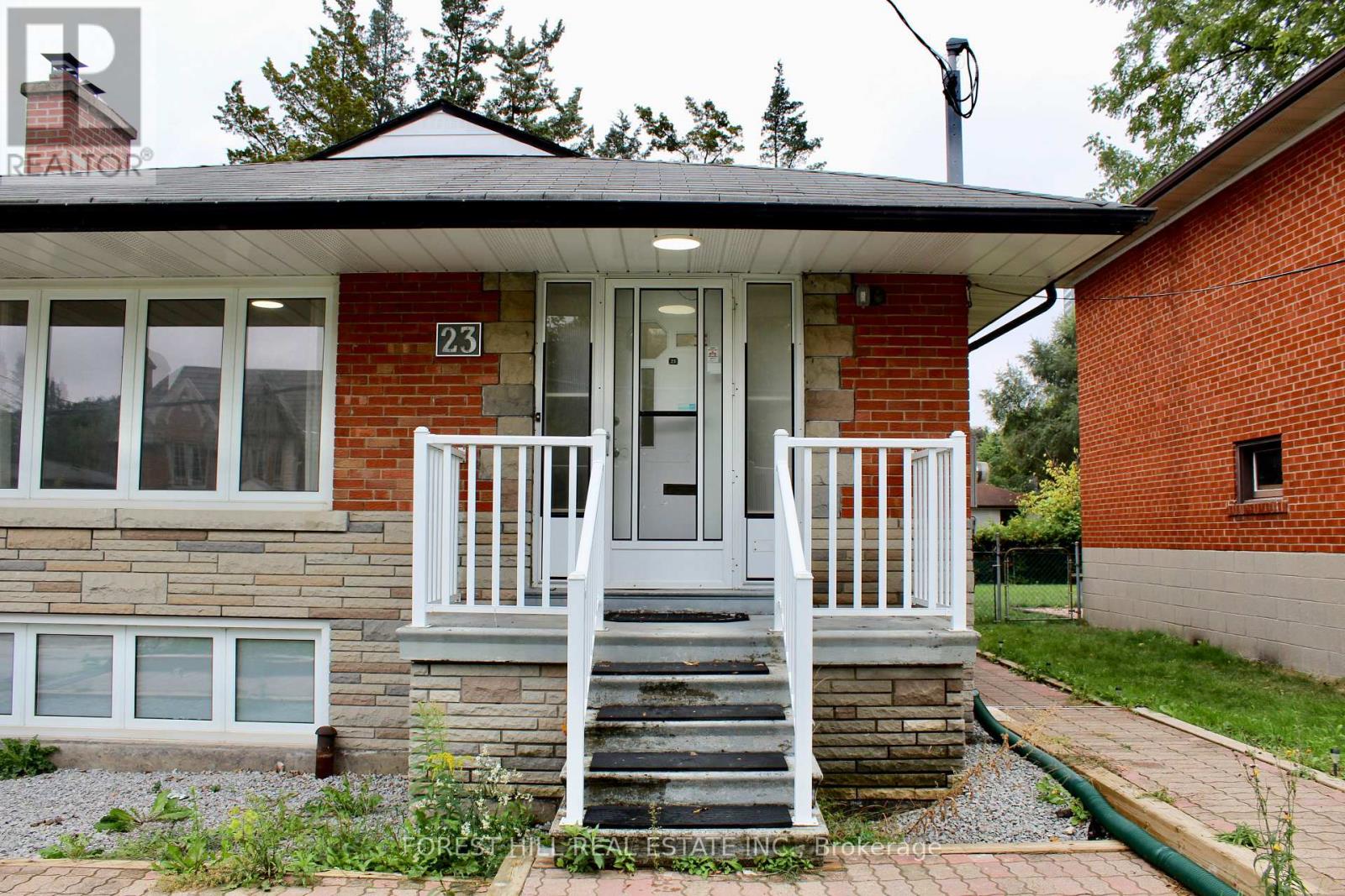 23 Wedgewood Drive, Toronto, Ontario  M2N 4B4 - Photo 2 - C12452430