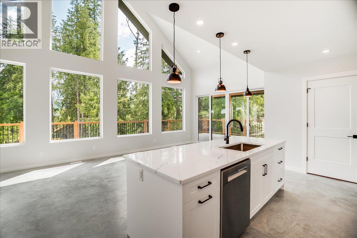 2801 Harlow Road, Nelson, British Columbia  V1L 6L3 - Photo 4 - 10350734