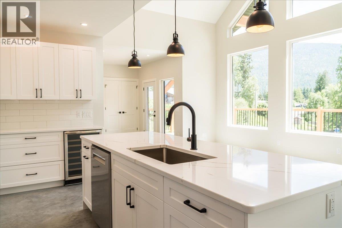 2801 Harlow Road, Nelson, British Columbia  V1L 6L3 - Photo 5 - 10350734