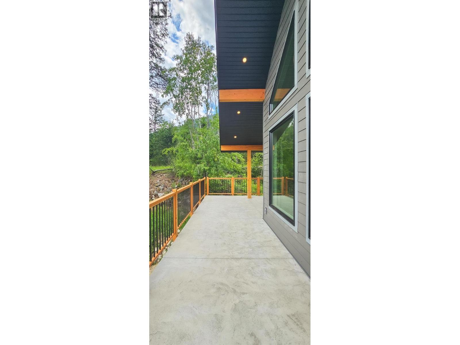 2801 Harlow Road, Nelson, British Columbia  V1L 6L3 - Photo 21 - 10350734