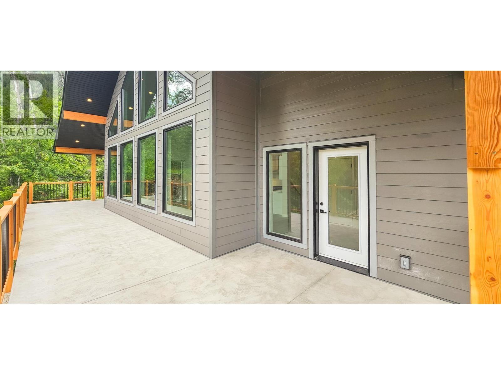 2801 Harlow Road, Nelson, British Columbia  V1L 6L3 - Photo 23 - 10350734