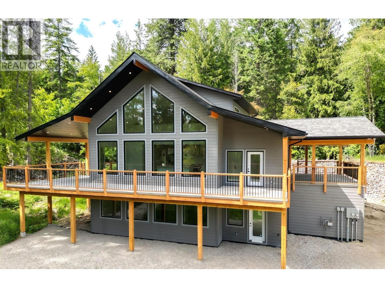 2801 Harlow Road, Nelson, British Columbia  V1L 6L3 - Photo 3 - 10350734