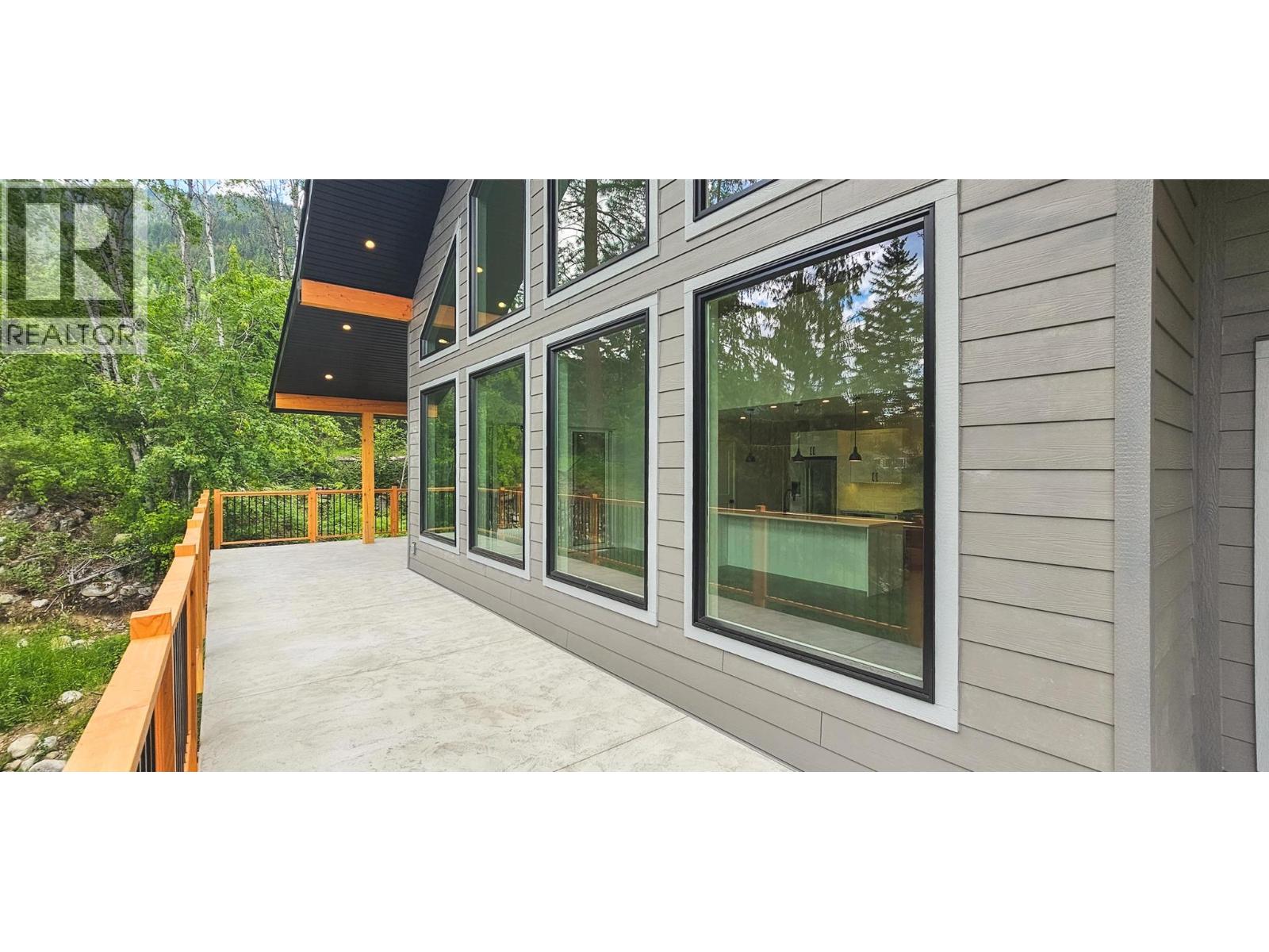 2801 Harlow Road, Nelson, British Columbia  V1L 6L3 - Photo 22 - 10350734