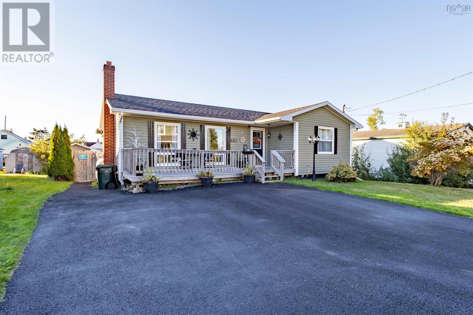 657 George Street, New Waterford, Nova Scotia  B1H 4E7 - Photo 2 - 202525339