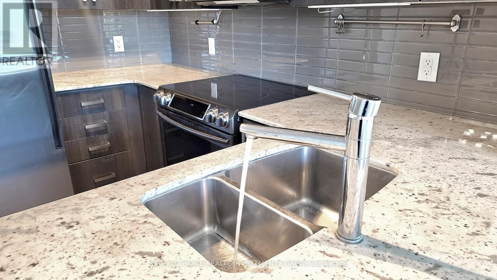 430 - 7608 Yonge Street, Vaughan, Ontario  L4J 0J5 - Photo 14 - N12452395