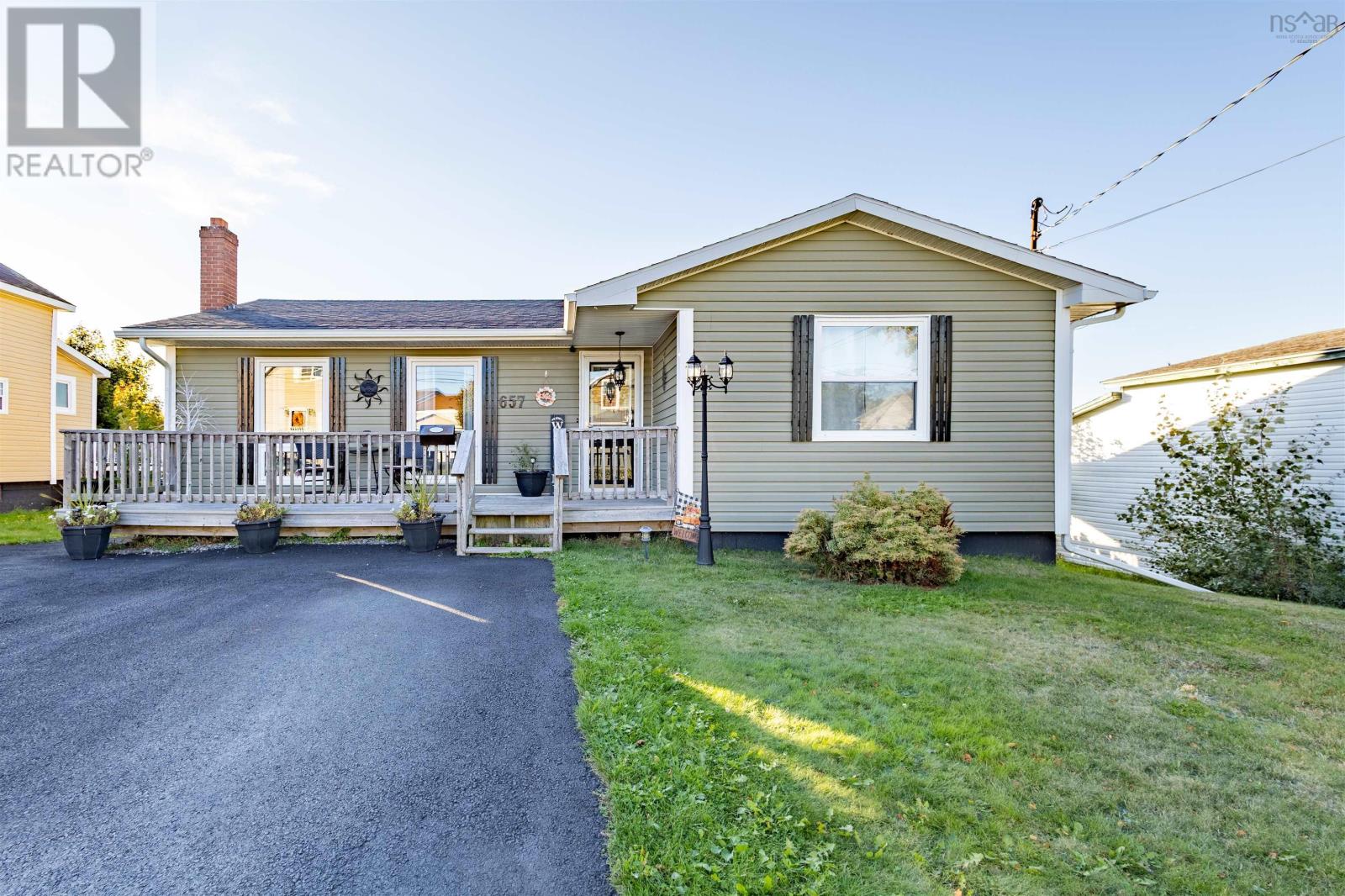 657 George Street, New Waterford, Nova Scotia  B1H 4E7 - Photo 1 - 202525339