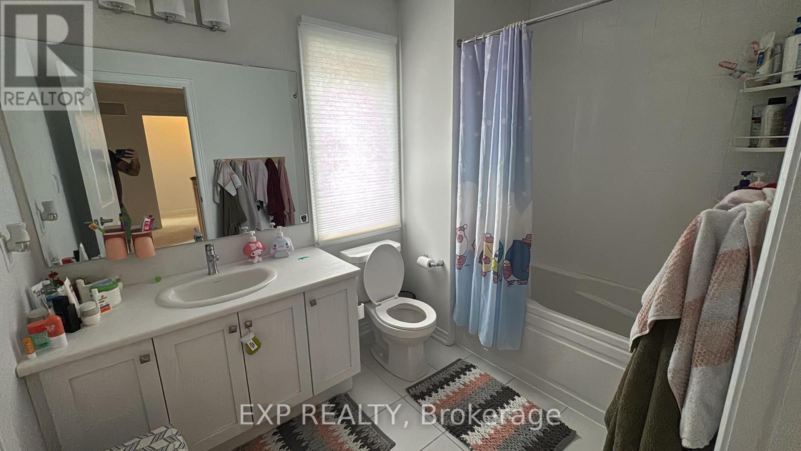 17 Abbey Crescent, Barrie, Ontario  L9J 0W9 - Photo 4 - S12452422
