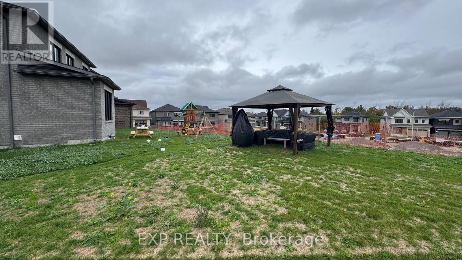 17 Abbey Crescent, Barrie, Ontario  L9J 0W9 - Photo 8 - S12452422