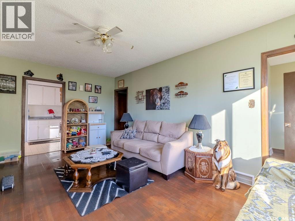 200 11th Street E, Prince Albert, Saskatchewan  S6V 1A3 - Photo 4 - SK020370