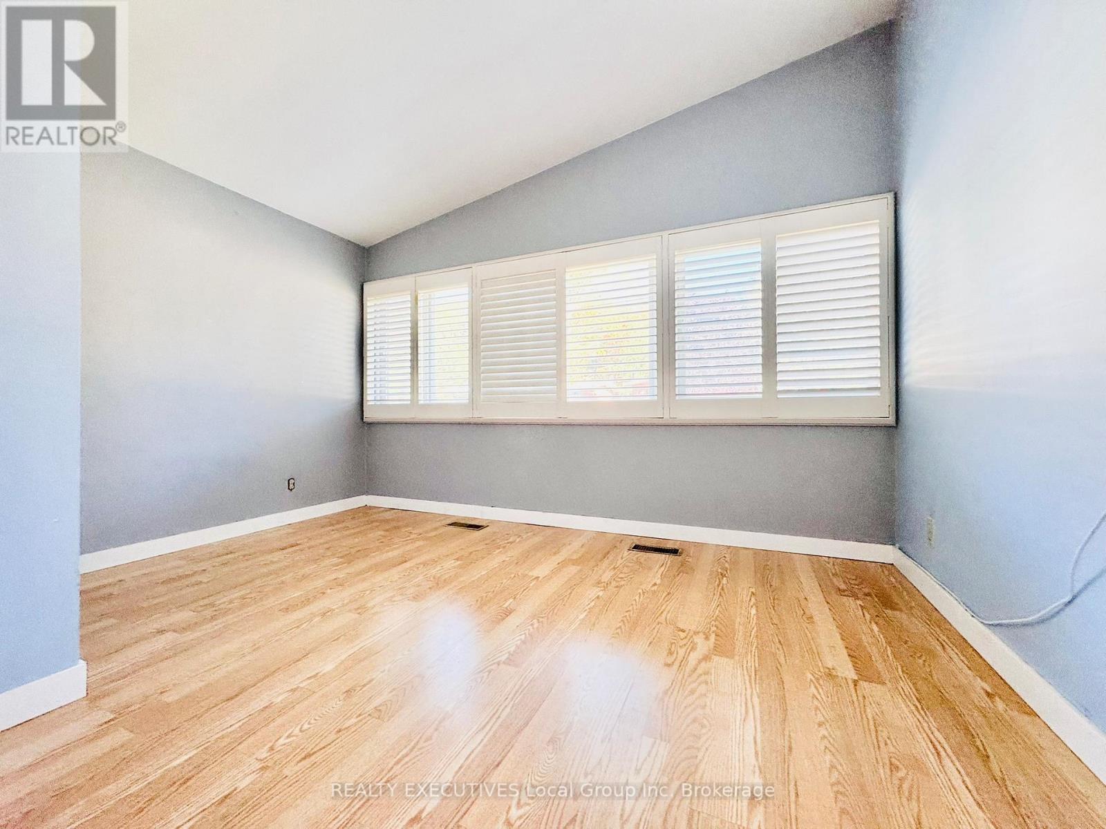 286 Leonard Street, North Bay, Ontario  P1B 5K2 - Photo 10 - X12452556