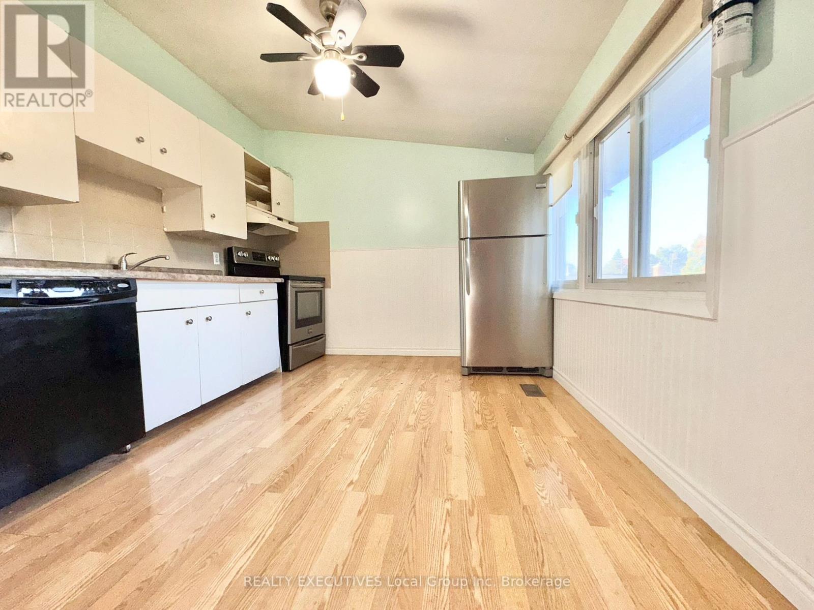 286 Leonard Street, North Bay, Ontario  P1B 5K2 - Photo 11 - X12452556