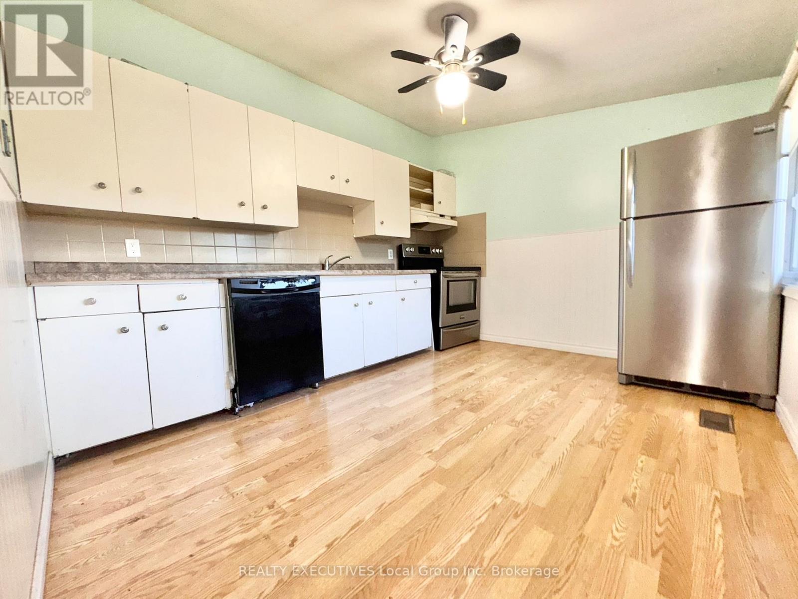 286 Leonard Street, North Bay, Ontario  P1B 5K2 - Photo 12 - X12452556