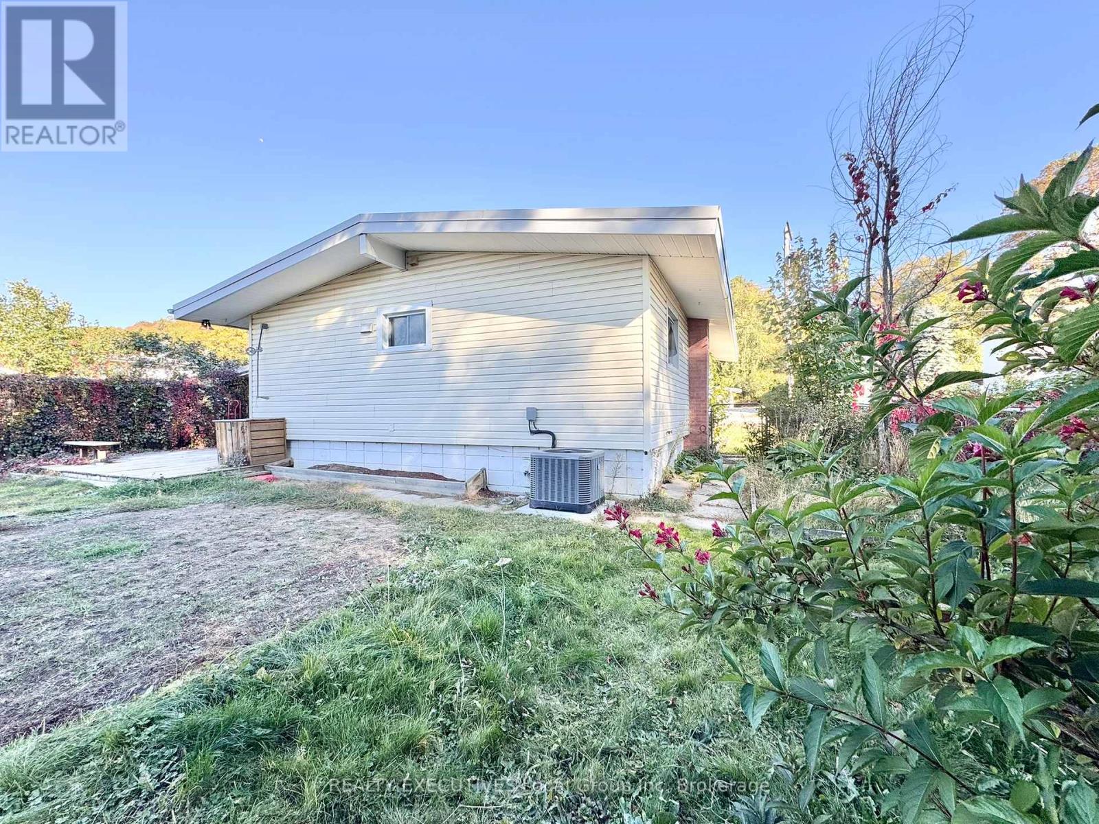 286 Leonard Street, North Bay, Ontario  P1B 5K2 - Photo 3 - X12452556