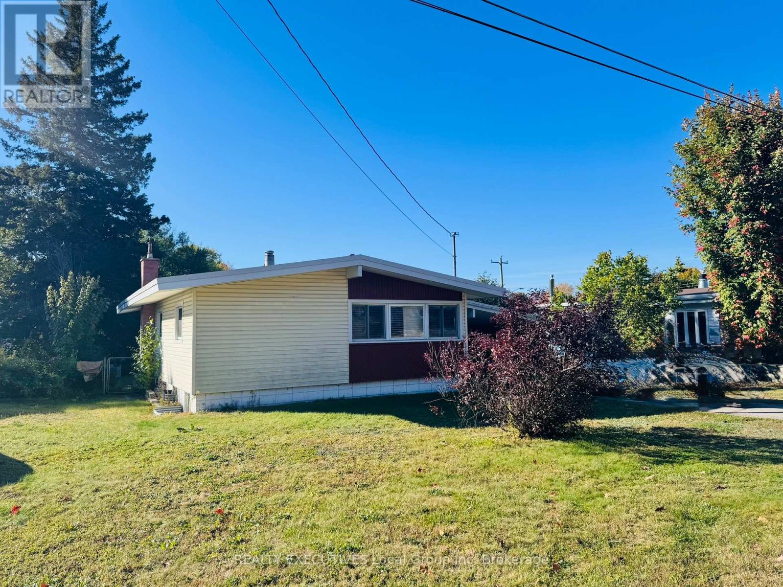 286 Leonard Street, North Bay, Ontario  P1B 5K2 - Photo 4 - X12452556