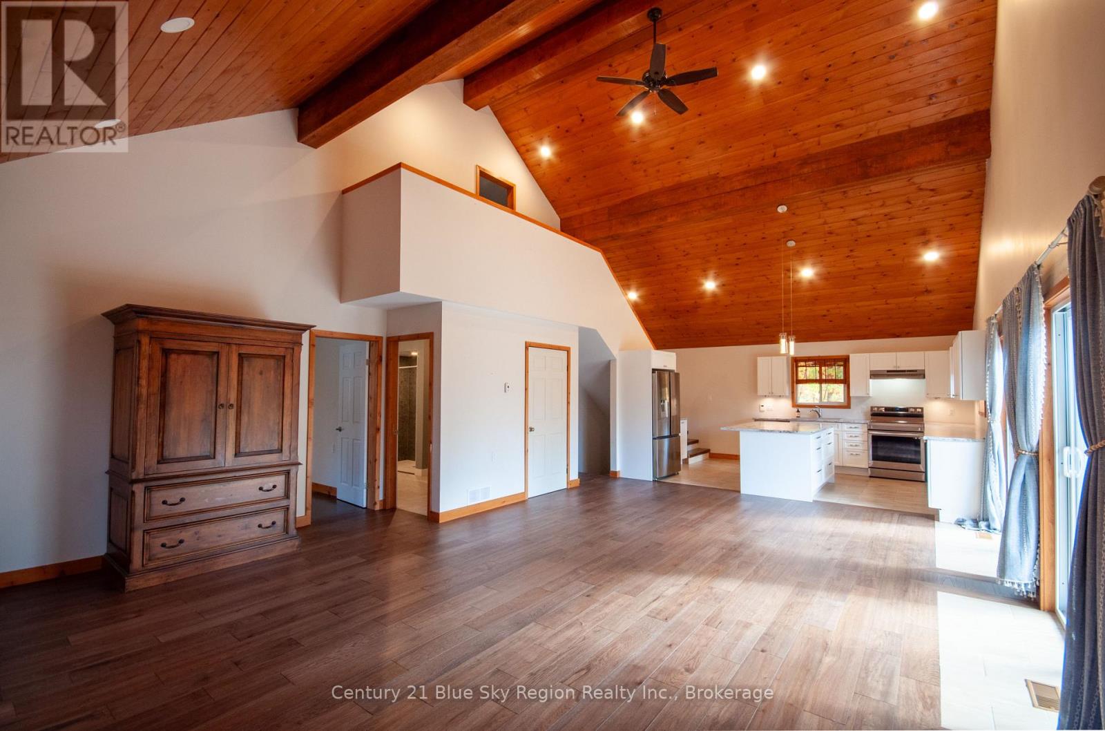 202 Yellek Trail, North Bay, Ontario  P1B 8G5 - Photo 4 - X12452557