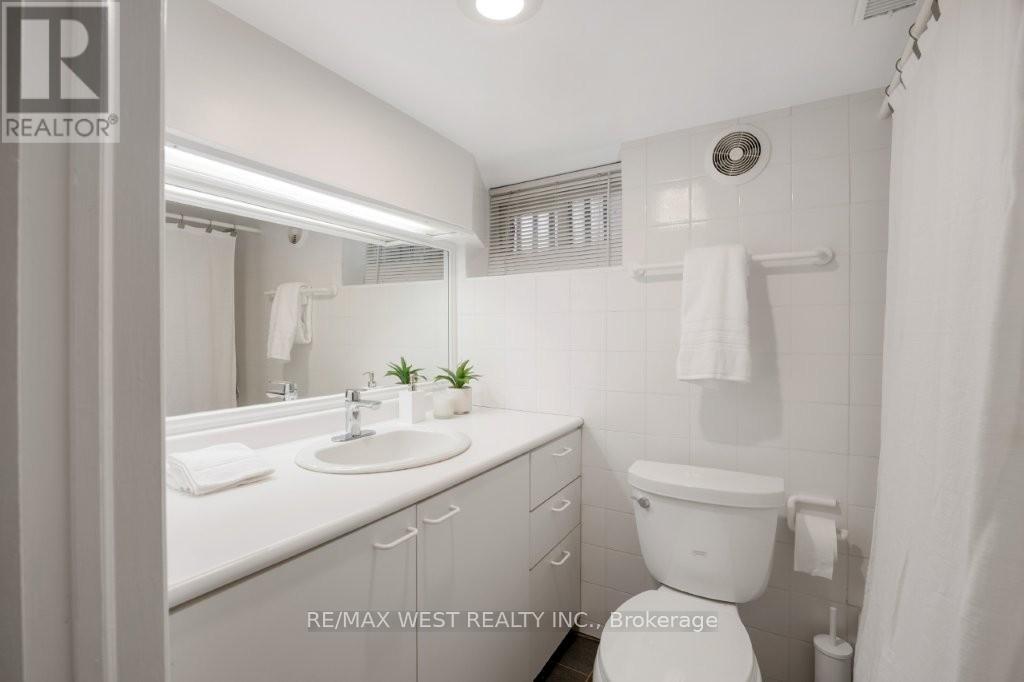 207 Ellis Avenue, Toronto, Ontario  M6S 2X4 - Photo 33 - W12400918
