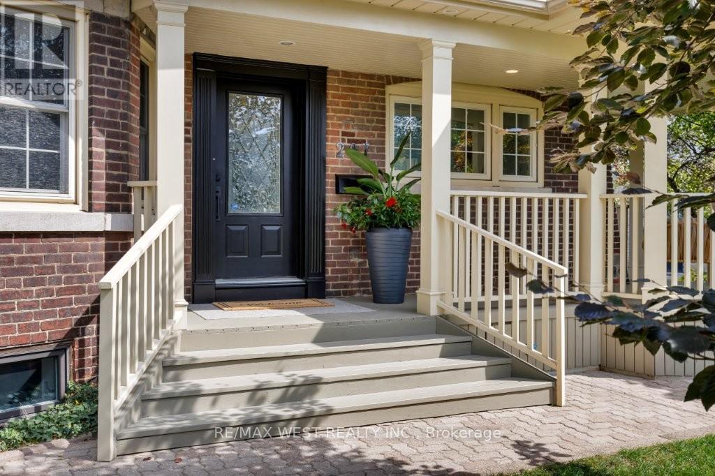 207 Ellis Avenue, Toronto, Ontario  M6S 2X4 - Photo 35 - W12400918